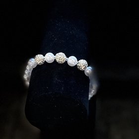 Pearl Bracelet with Sparkles