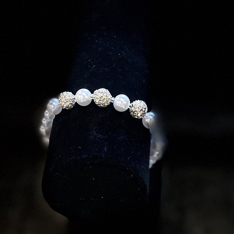 Pearl Bracelet with Sparkles