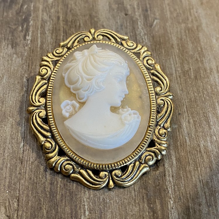 Gold Cameo Pin