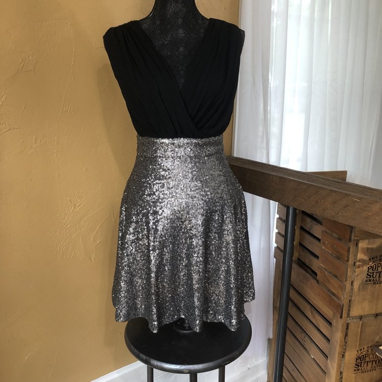 Black and Silver Sequin with Pockets Dress, Size L