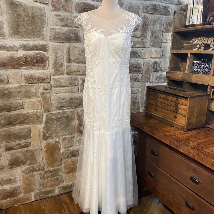 Decode 1.8 Light Ivory Sleeveless Wedding Gown, Size 12