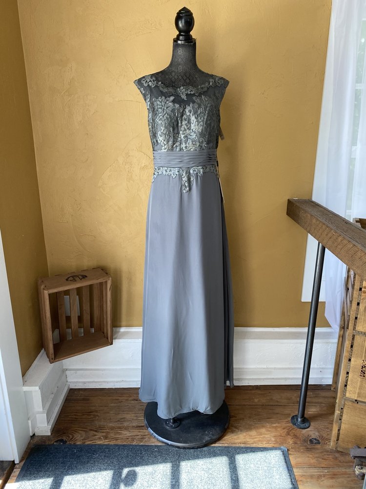 JJ’s House Grey Lace Sheath Evening Gown, Size 14