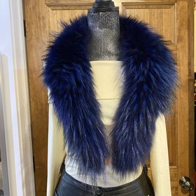 Blue-Dyed Finnish Raccoon Collar, 39 inch
