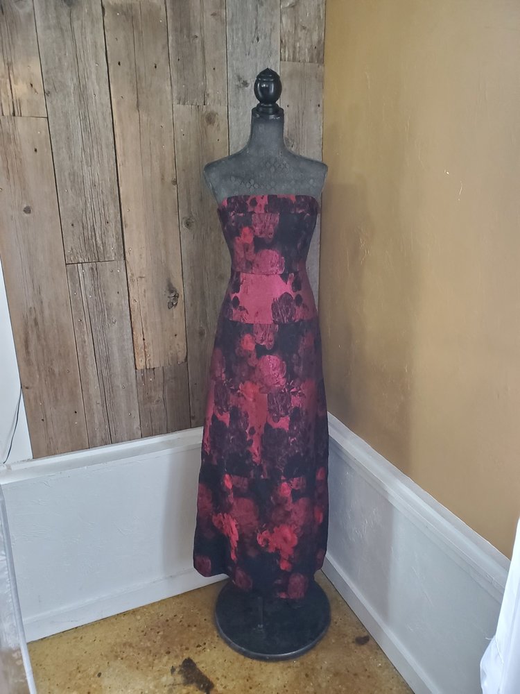 Adrianna Papell Red Metallic Formal Gown, Size 8