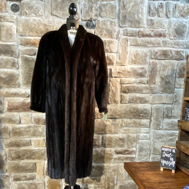 Dark Rank Mink with Female Pelts, Size L