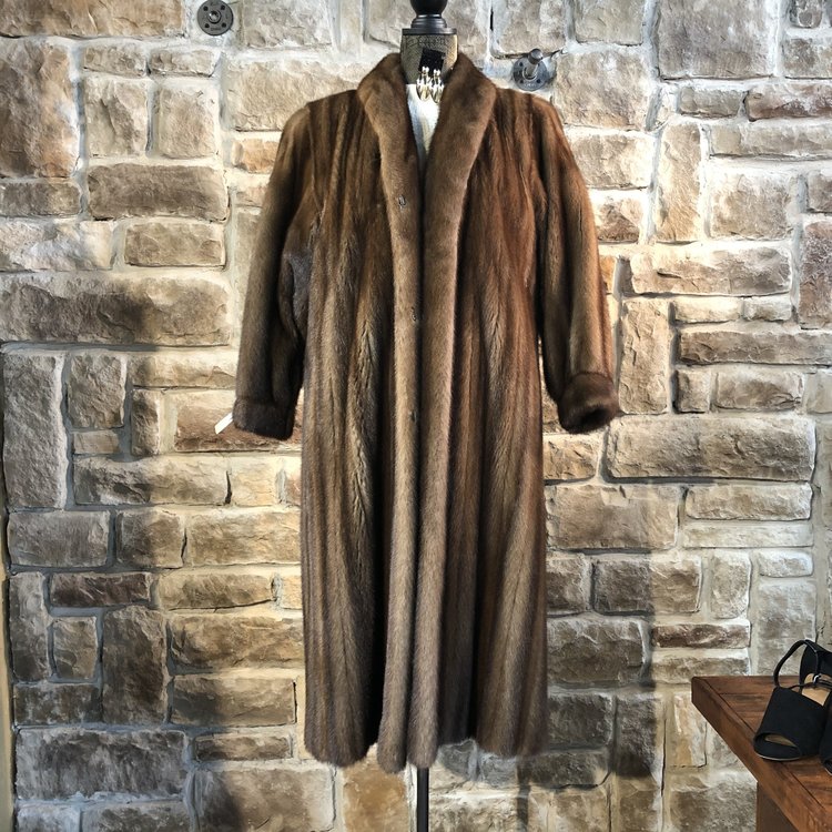 Medium Brown Ranch Mink Long Coat w/ Female Pelts 48", Size M