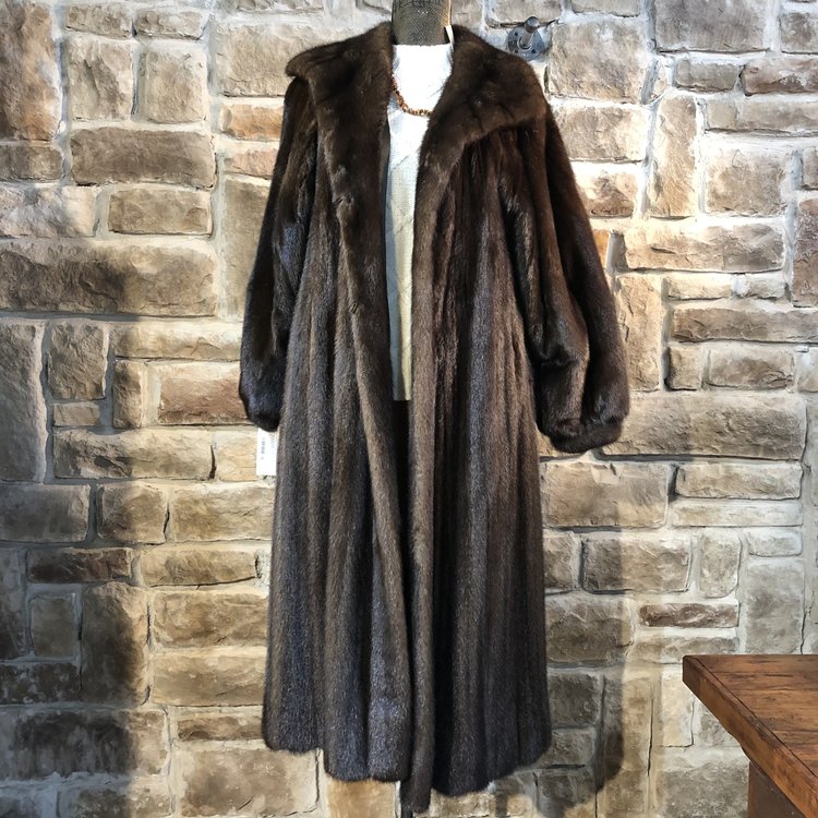 Medium Brown Mink Female Pelts, Size M