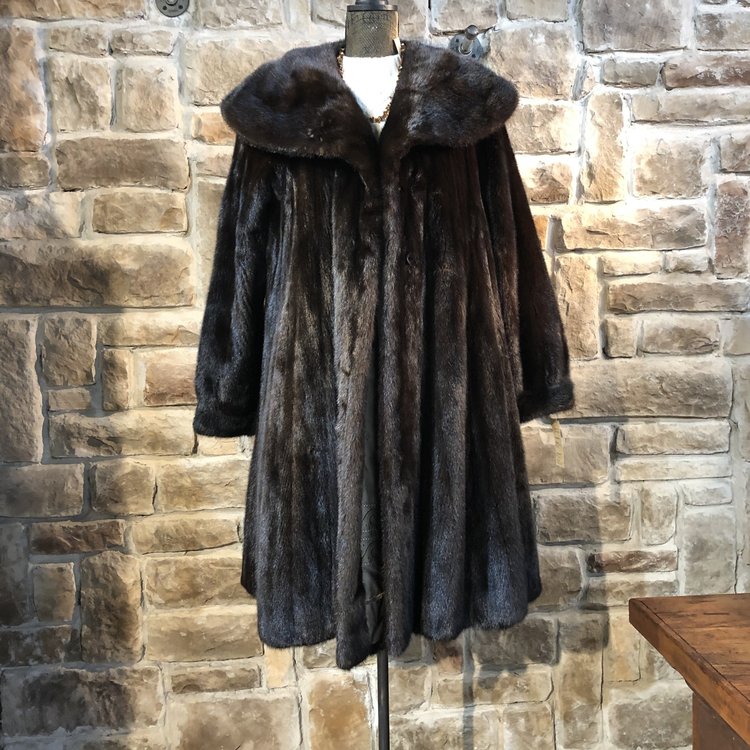 Thomas E. McElroy Dark Ranch Mink with Cape Collar, Size M