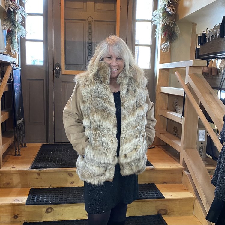 Mountain Lynx Reversible Vest with Detachable  Sleeves, Size L