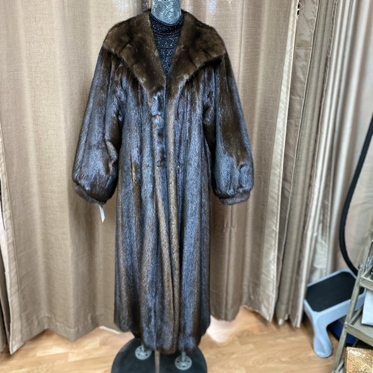 Medium Brown Mink Female Pelts, Size M