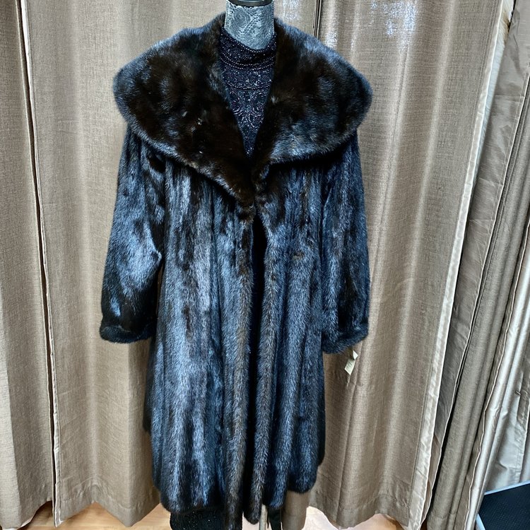 Thomas E. McElroy Dark Ranch Mink with Cape Collar, Size M