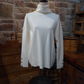 Cezele White Long Sleeve Turtle Neck Sweater