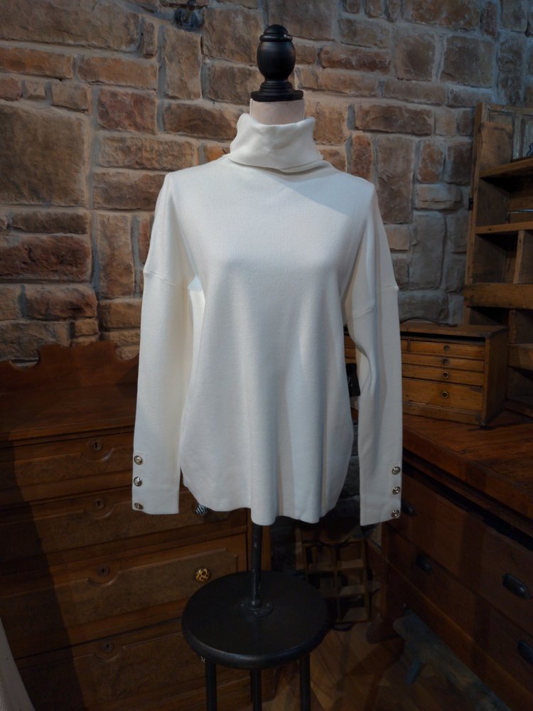 Cezele White Long Sleeve Turtle Neck Sweater