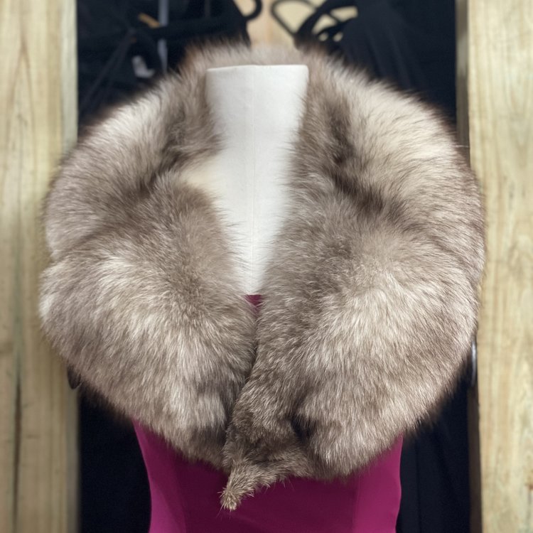 Notched Blue Fox Collar, 40 inch