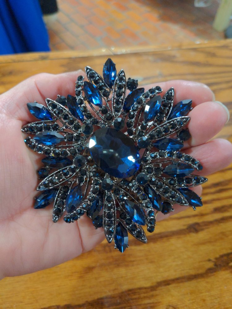 Sapphire Queen Brooch