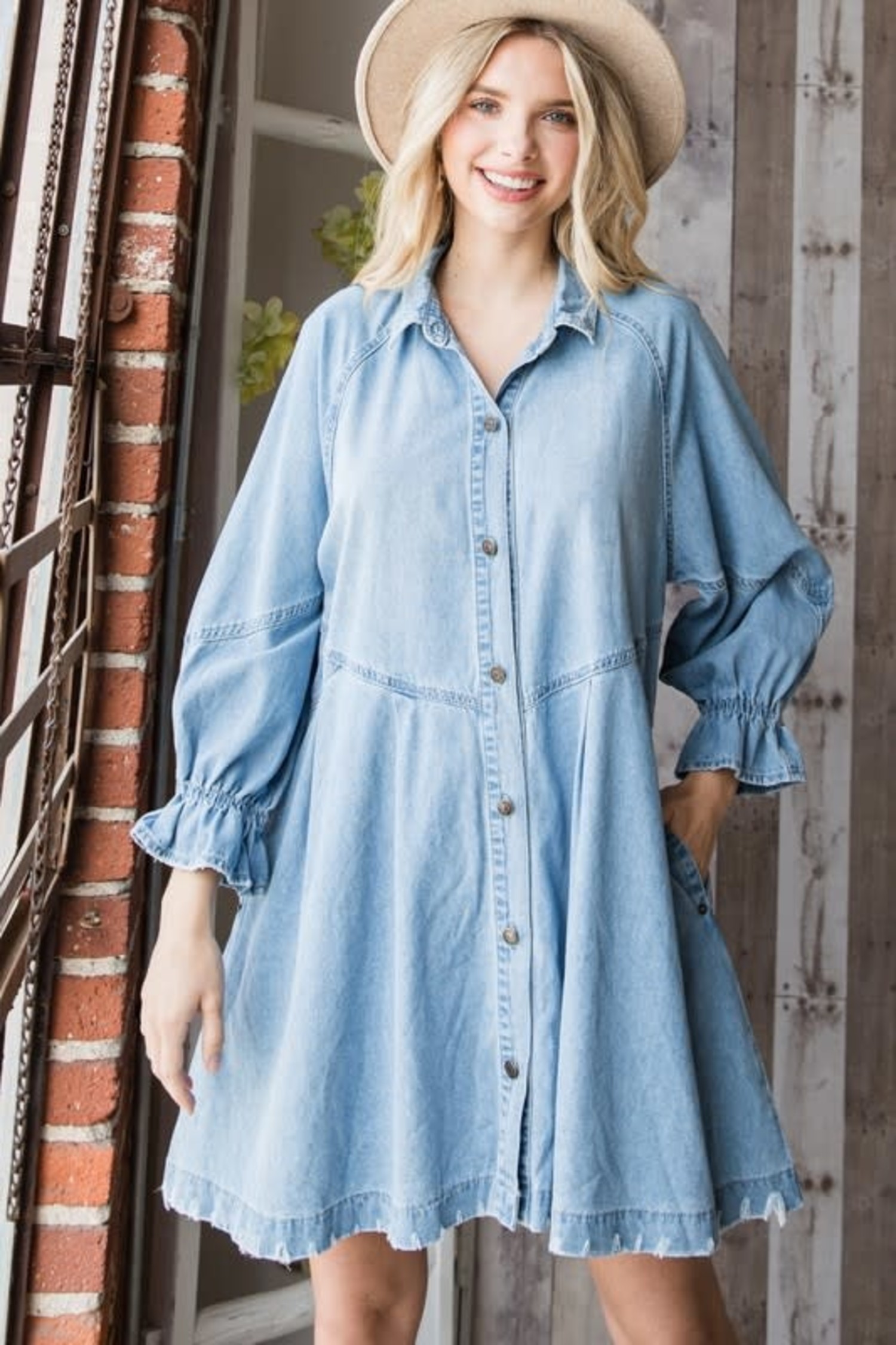 https://cdn.shoplightspeed.com/shops/636905/files/34863564/1500x4000x3/veveret-button-down-denim-shirt-dress.jpg