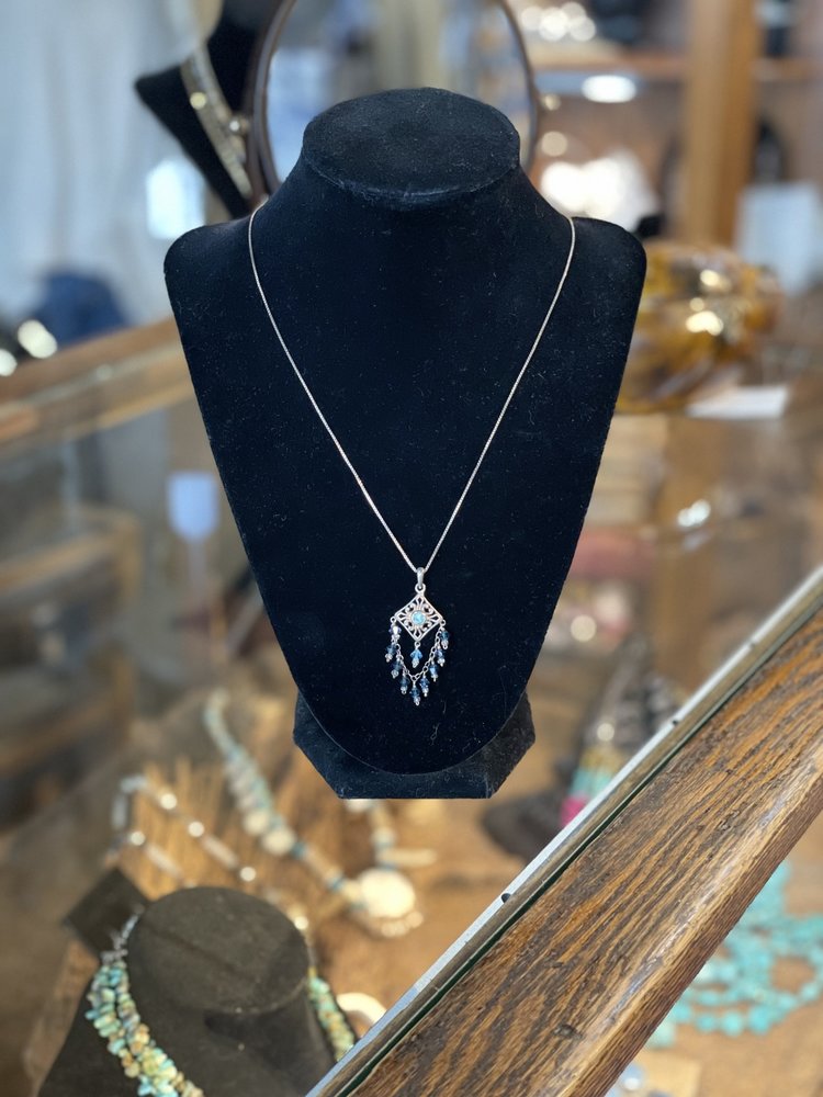 Blue Bead Kite Chain Necklace