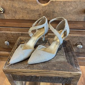 Badgley Mischka Gold Twist Toe Heels, Size 6.5