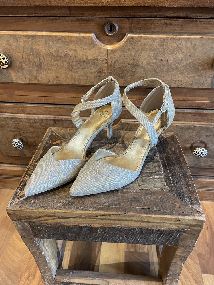 Badgley Mischka Gold Twist Toe Heels, Size 6.5