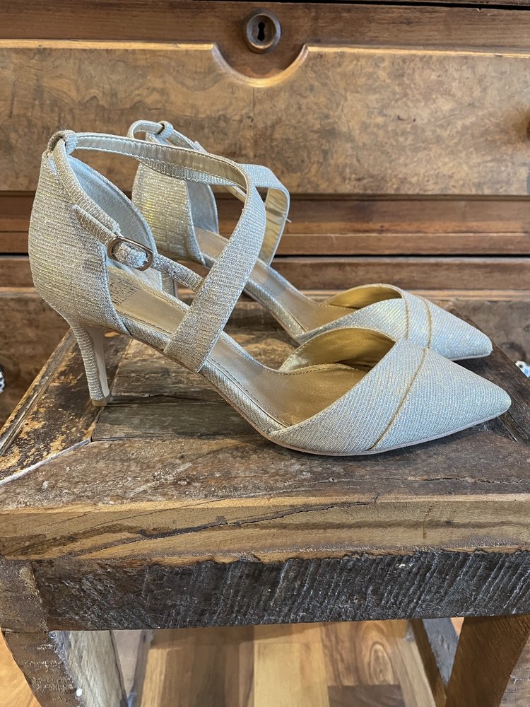 Badgley Mischka Gold Twist Toe Heels, Size 6.5