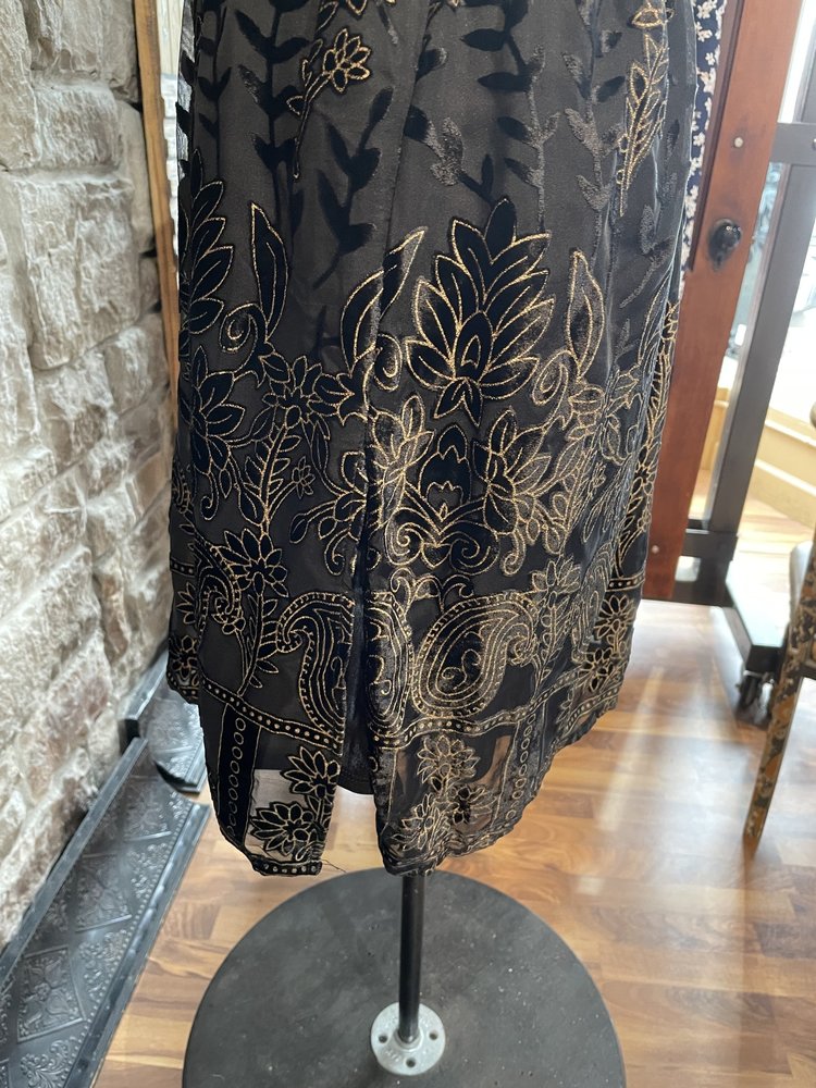 Sadie & Sage Black Metallic Burnout Velvet Dress