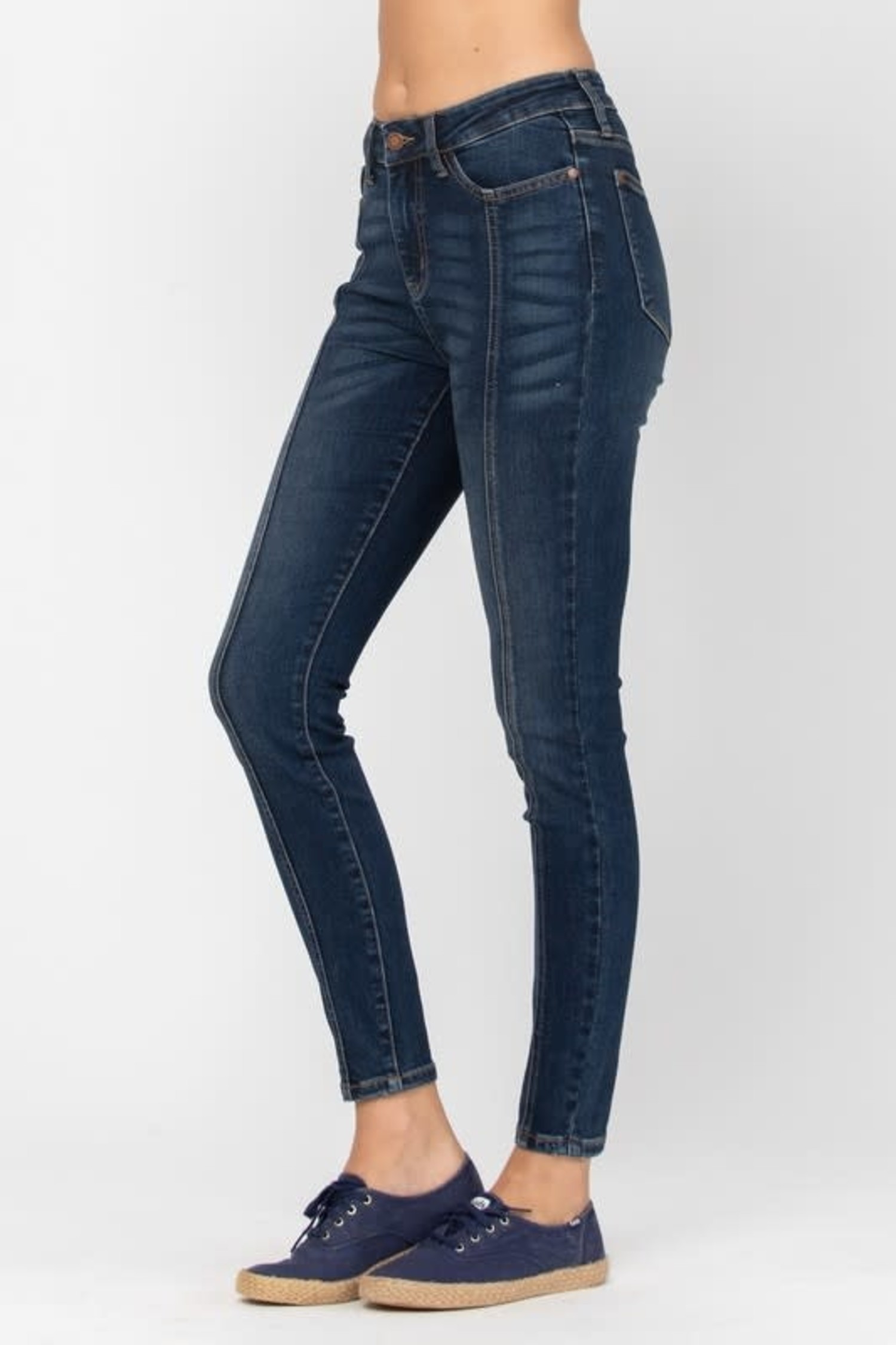 https://cdn.shoplightspeed.com/shops/636905/files/35733810/1500x4000x3/judy-blue-dark-blue-denim-front-seam-skinny-jeans.jpg