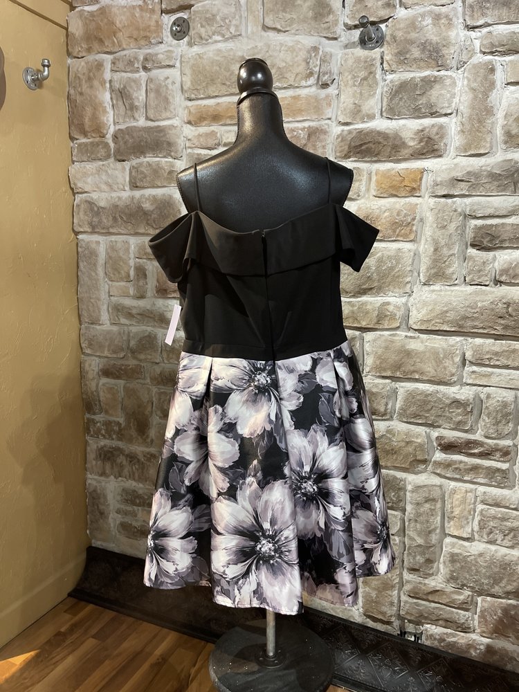 Morgan & Co. Black Cold Shoulder Dress with Pockets, Size 18W