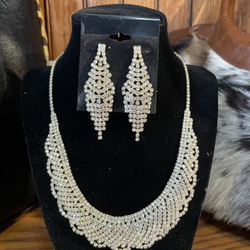 Christina Collection Gold Olivia Bib Necklace