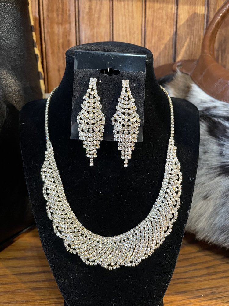 Christina Collection Gold Olivia Bib Necklace