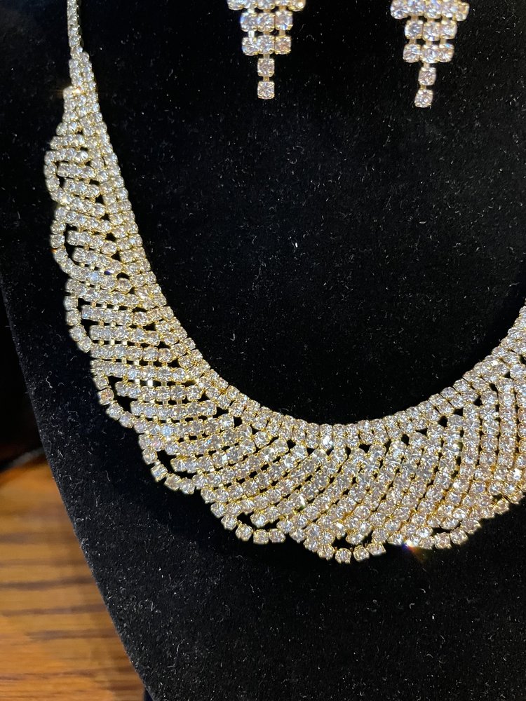 Christina Collection Gold Olivia Bib Necklace