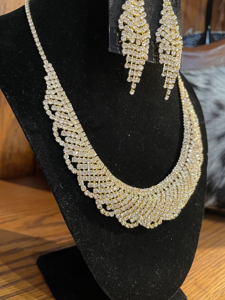 Christina Collection Gold Olivia Bib Necklace