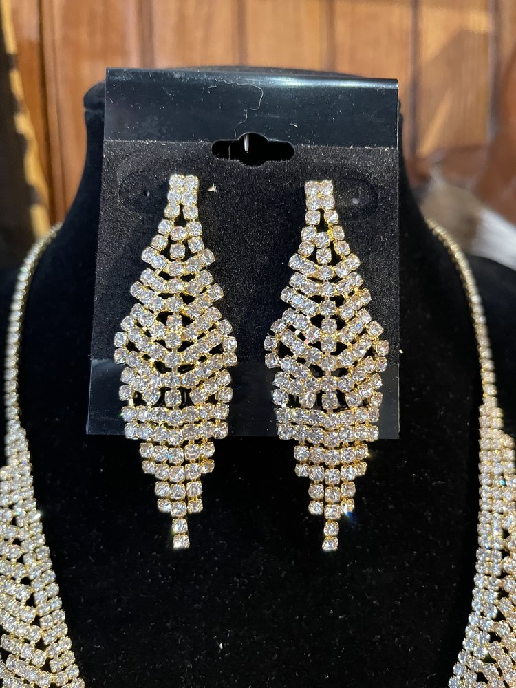 Christina Collection Gold Olivia Bib Necklace