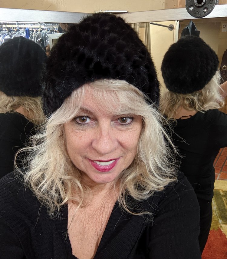 Raglaido Black Knitted Mink Beanie Hat