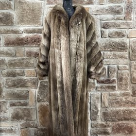 Truesdell Natural Beaver with Diagonal Cut Sleeves, Size L