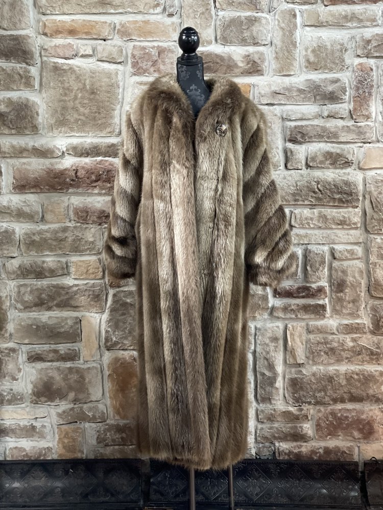 Truesdell Natural Beaver with Diagonal Cut Sleeves, Size L