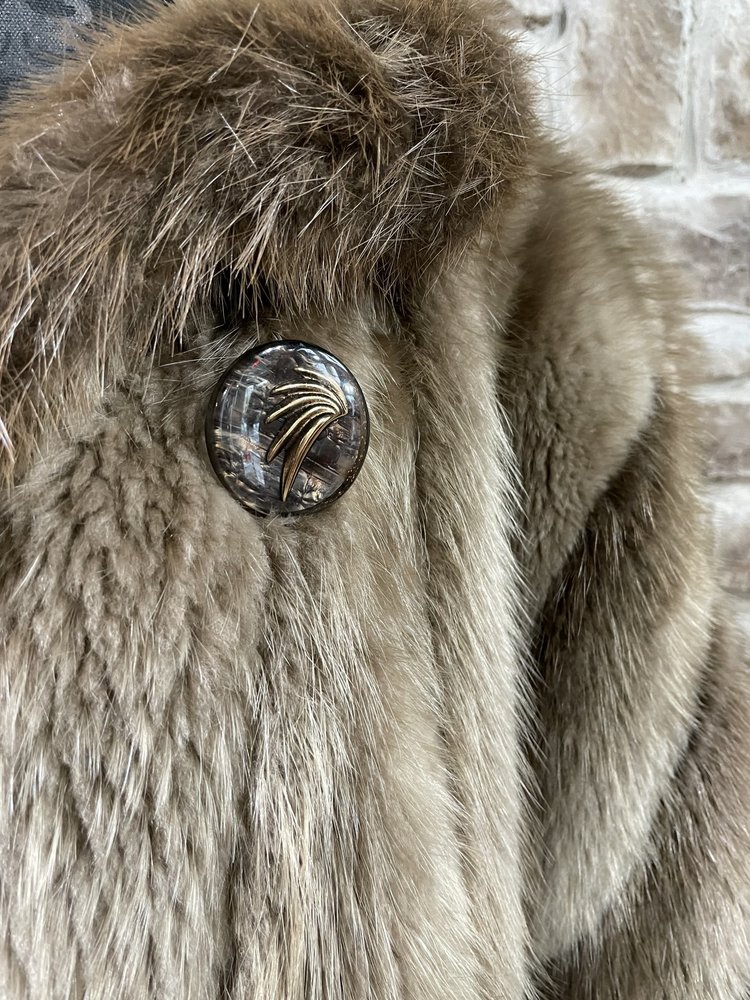 Truesdell Natural Beaver with Diagonal Cut Sleeves, Size L