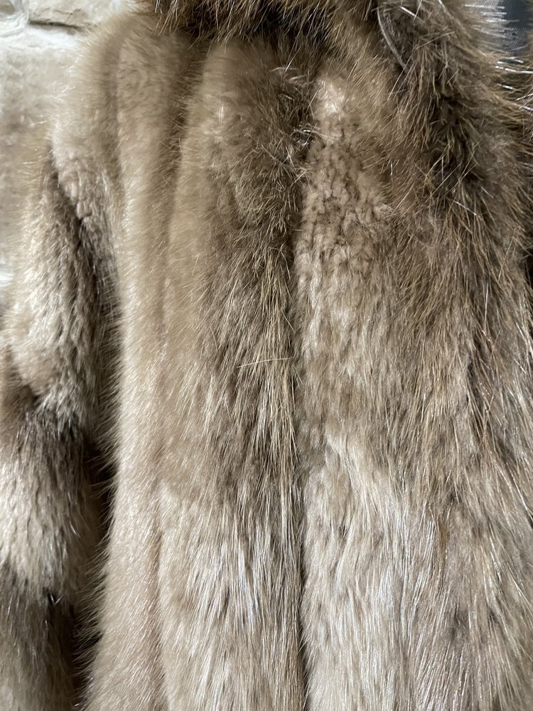 Truesdell Natural Beaver with Diagonal Cut Sleeves, Size L