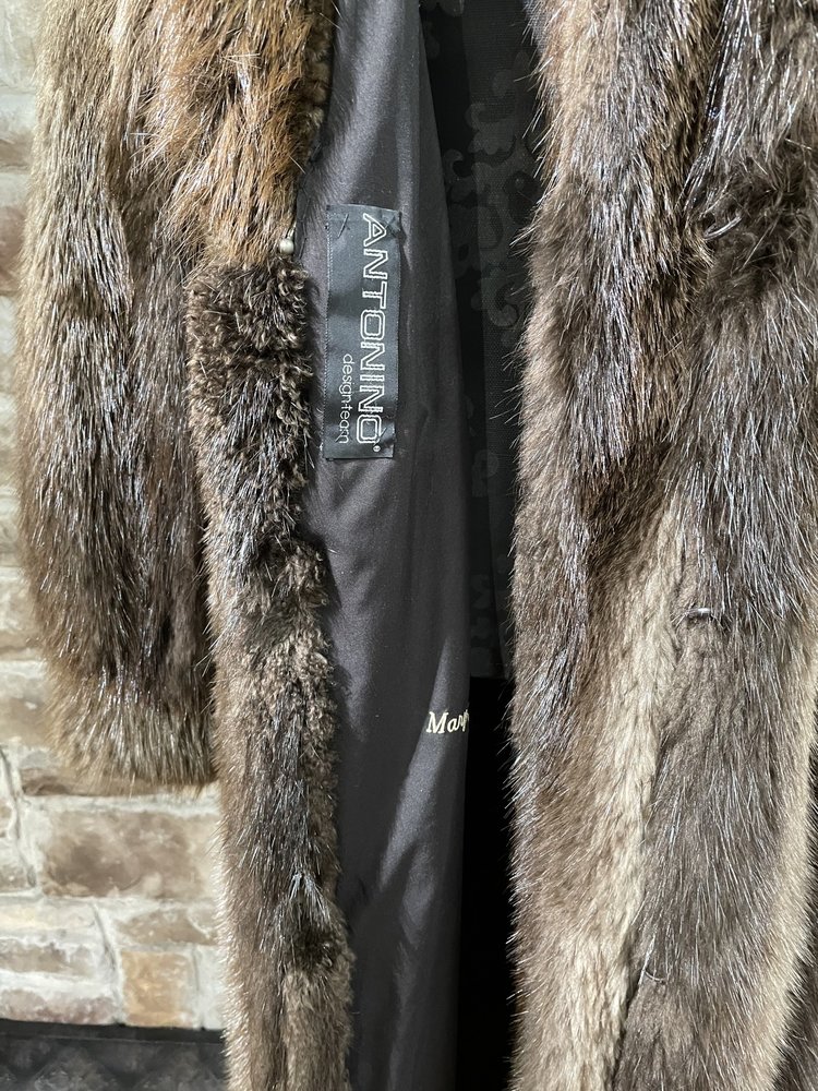 Furs of Distinction Beaver Long Coat w/ Peter pan Collar, Size M