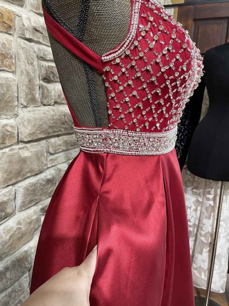 TLC Say Yes to the Prom Red Embellished Top Gown w/ Pockets, Size 3/4