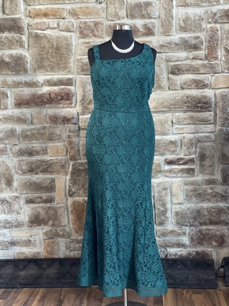 BCX Green Lace Mermaid Evening Gown