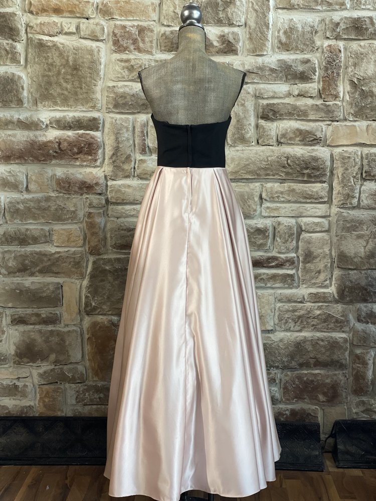 Blondie Nites Black and Pink Mesh Cross Gown w/ Pockets, Size 9/10