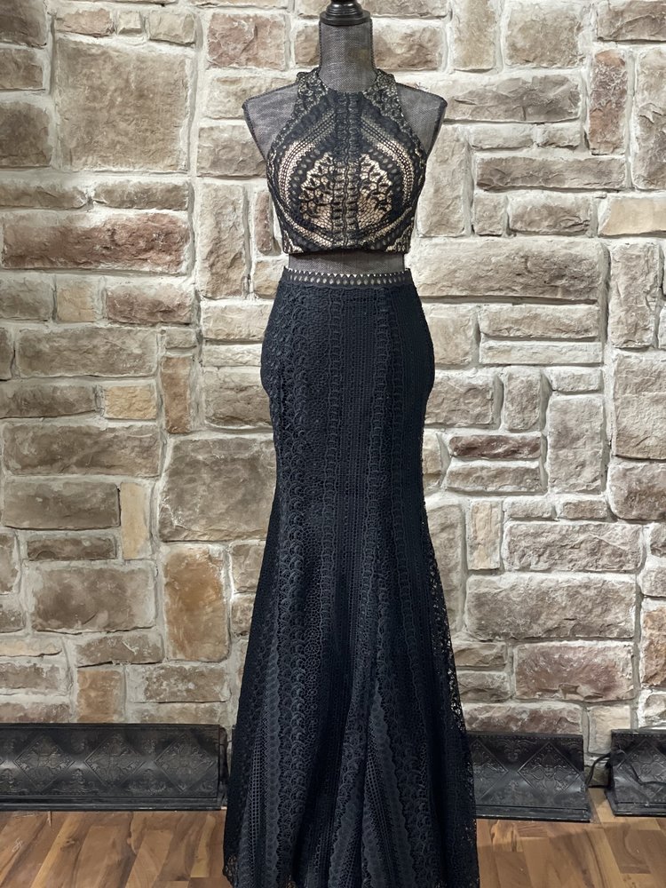 ALYCE Paris Black and Nude Lace Two-Piece Halter Gown, Size 4