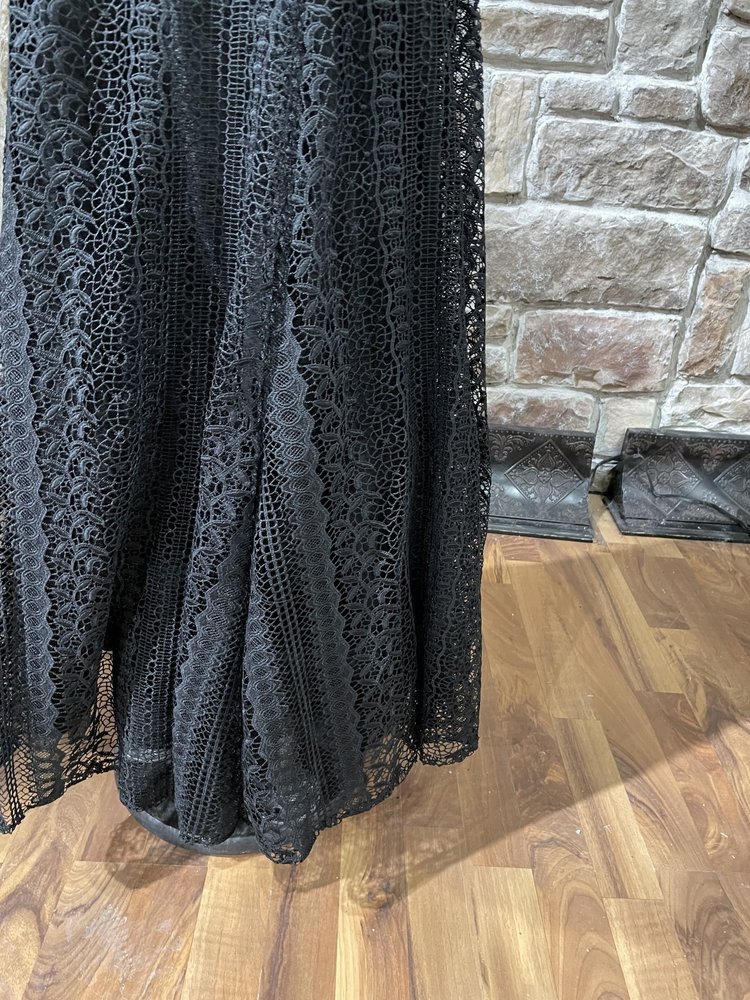 ALYCE Paris Black and Nude Lace Two-Piece Halter Gown, Size 4