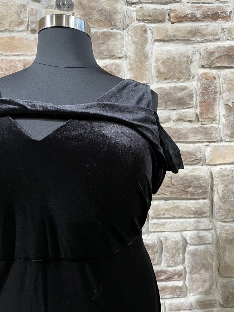 Nightway Black Velvet Cold Shoulder Gown, Size 22W