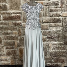 Jkara Silver Mesh Floral Sequin Cap Sleeve Gown, Size 18