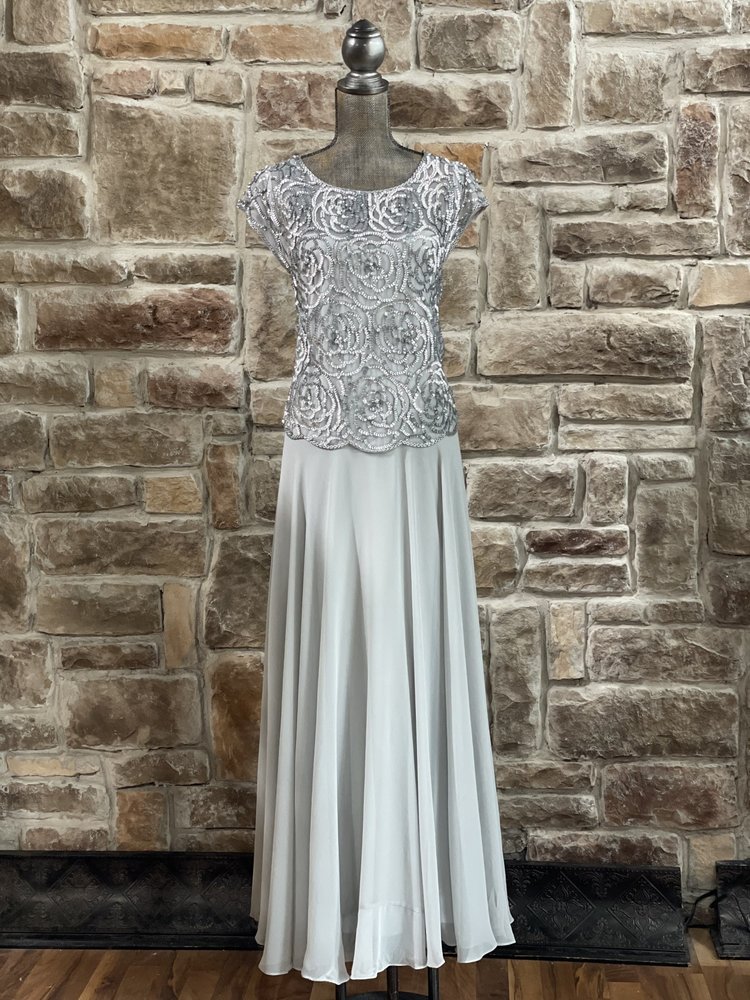 Jkara Silver Mesh Floral Sequin Cap Sleeve Gown, Size 18