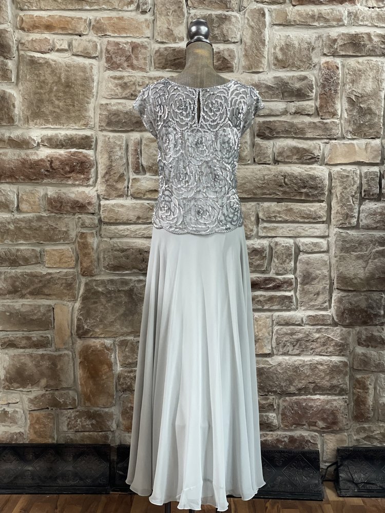 Jkara Silver Mesh Floral Sequin Cap Sleeve Gown, Size 18