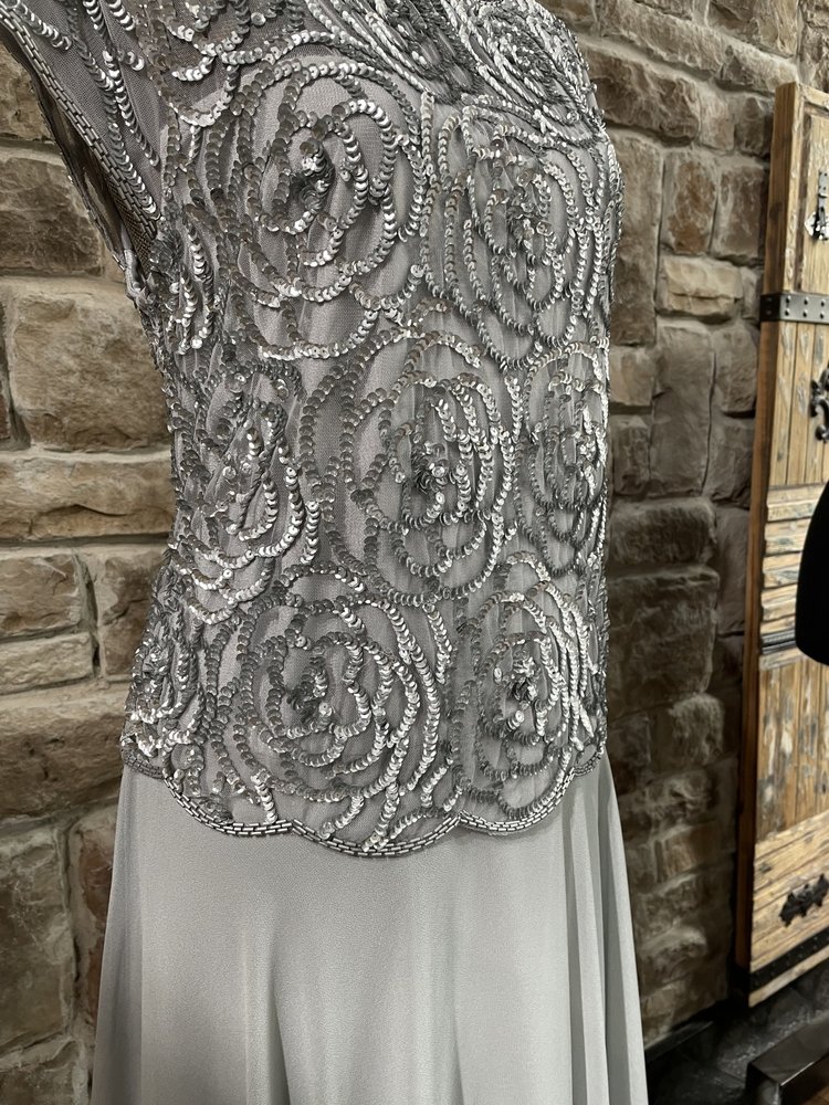 Jkara Silver Mesh Floral Sequin Cap Sleeve Gown, Size 18