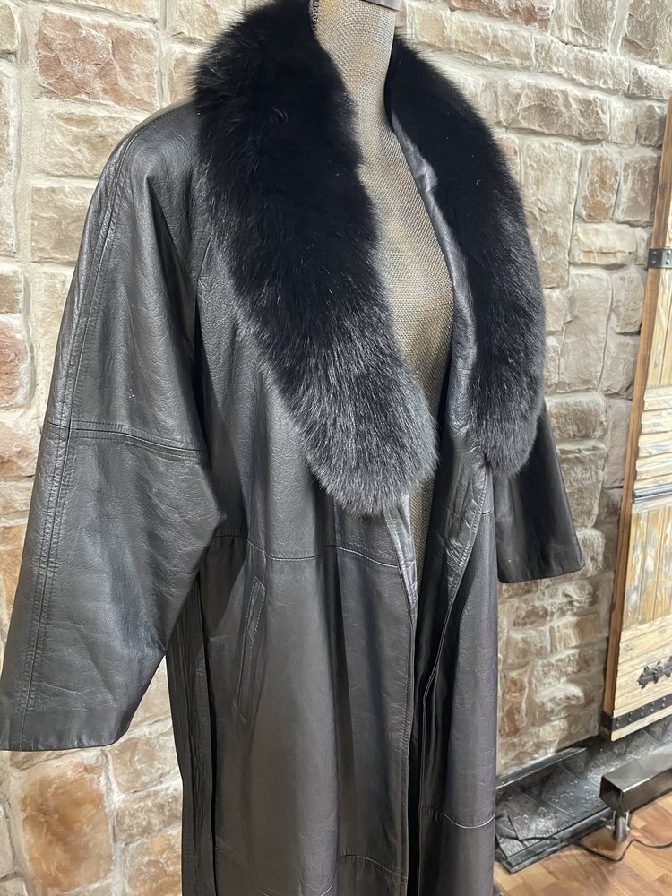 Vagneleimm Furs Black Leather Long Coat w/ Black Fox Tuxedo Trim, Size L