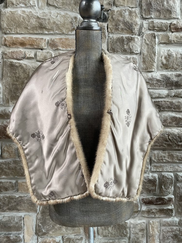 Autumn Haze Mink Stole w/ Pockets, Size M/L